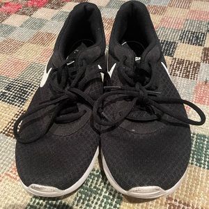 Nike Womens Tanjun Sneakers